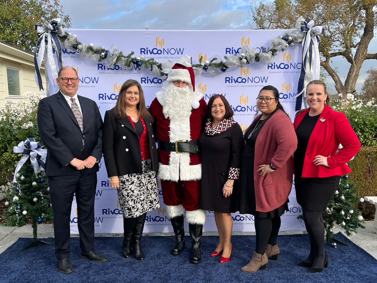SupKarenSpiegel's tweet photo. The District Two team had a great time visiting Santa at a holiday breakfast this morning. Happy Holidays! 🎅

#HappyHolidays #Santa #DistrictTwo #RiversideCounty #RivCo https://t.co/xR794dkaam