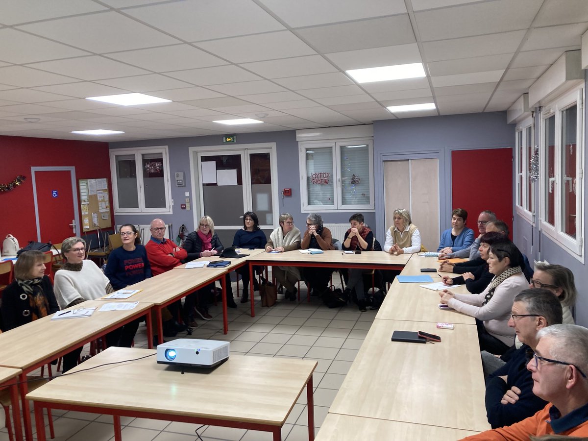 Réunion d’information, d’échanges ce soir à Tarare sur les transitions environnementales et sociétales du territoire de Tarare
13 collectivités ont répondu présents avec beaucoup d’échanges sur la transition énergétique, le santé bien vieillir et le tourisme
⁦<a href="/ca_centrest/">Crédit Agricole Centre-est</a>⁩