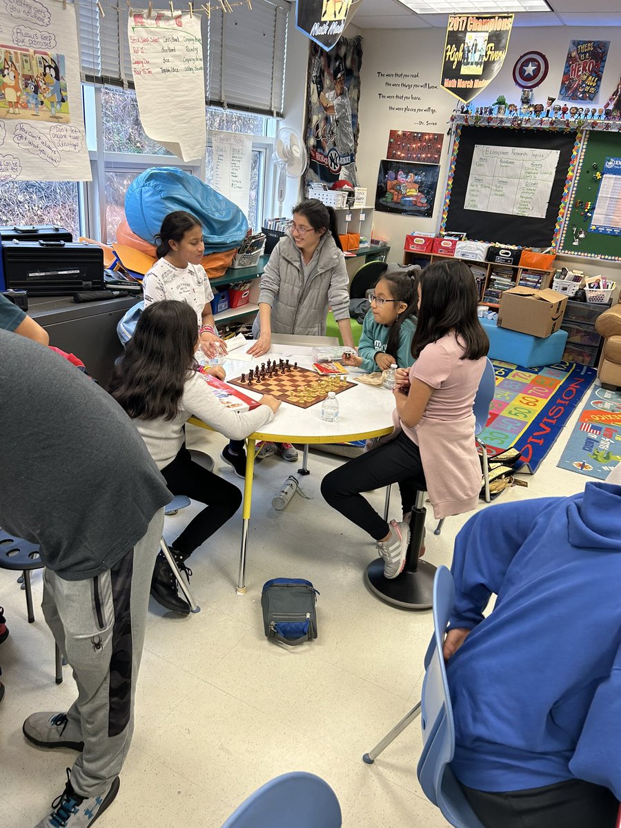 Kudos to our <a href="/PortChesterUFSD/">Port Chester School District</a> Police Dept for running a fantastic Chess/Lunch program with our 5th graders. They had a blast! ♟️@PrincipalDiazPC