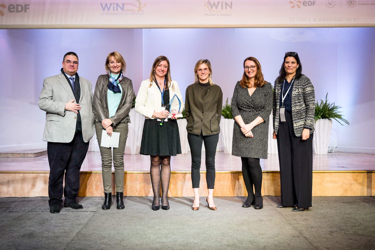 Très heureuse de remettre le prix  #FemEnergia à des femmes talentueuses et passionnées qui font vivre et rayonner notre filière nucléaire. 

Plus que jamais les femmes ont toute leur place dans l’industrie !