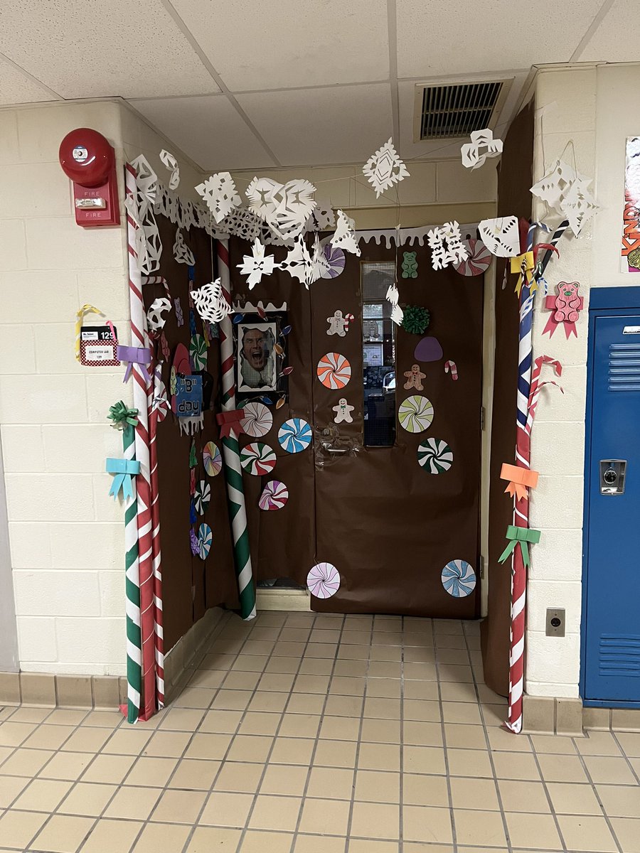 jsdsalemi's tweet image. Festive vibes! #studentart