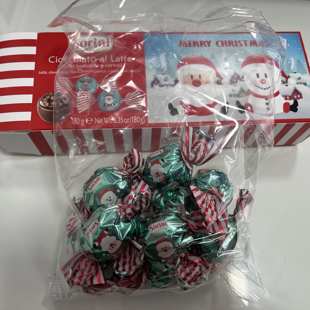 zoiladosil's tweet photo. Today Santa arrived in Hungary 😊 Learning new traditions with Aniko 😊🎉🎄🎅#christmastime #christmas2022 #receptionteam #SantaClaus https://t.co/lqzjJ3bm7J