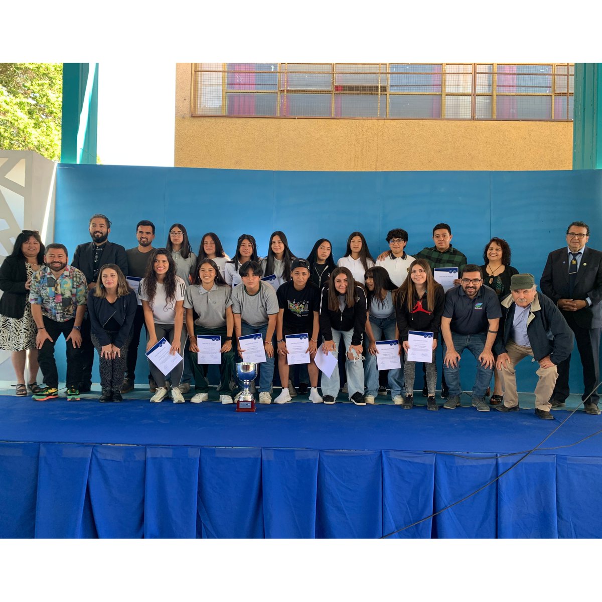 EducaViento's tweet photo. 🏆El día del hoy se realizó una premiación a los estudianes destacados en deporte y ciencias en el Liceo Bicentenario. Además fueron invitadas las alumnas de la Escuela Básica Herminia Ortega y las suplentes del Liceo Menesiano👏👏👏
#llaillay #llayllay #deporte #ciencias #Chile https://t.co/RiBNWV99dV
