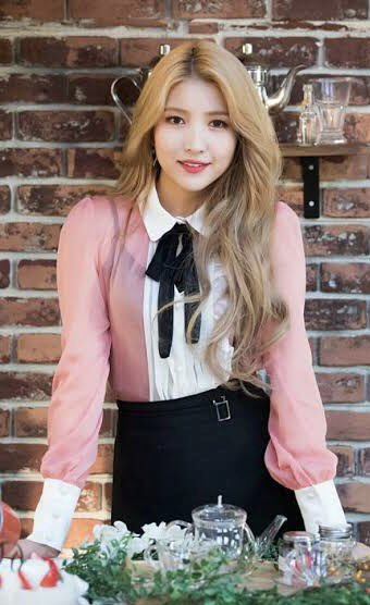 versatile_arch's tweet photo. @OUI_ent @GFriendTR HAPPY BIRTHDAY SOWON 🤍💙💜 

#HAPPYSOWONDAY
#12월의_축제_오늘은_소원이의_생일날 https://t.co/SChOFRKVJt