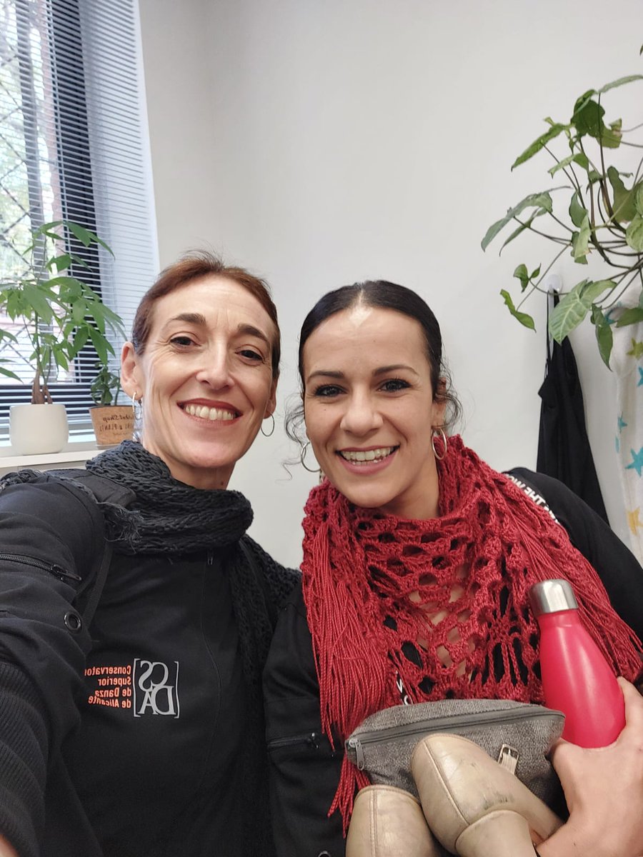 CSD_ALICANTE's tweet photo. seguimos con los preparativos de la colaboración en la Gala Homenaje por el 80 Aniversario del Maestro José Espadero. Nuestra #docentecsda Cristina Alberola, se ha trasladado a Madrid para trabajar con la bailarina @balletnacional Pilar Arteseros
@DIseacv @iseacv @GVAinnova https://t.co/l02l0Vy6QY