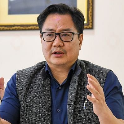 GetUpdates__'s tweet photo. कुछ महीनों में विभिन्न अदालतों में लंबित मामलों की संख्या 5-करोड़ तक पहुँच सकती है:
 कानून मंत्री किरण रिजिजू https://t.co/UoXxI4bIz0