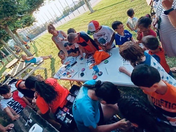 Mundodiverti14's tweet photo. Ⓜ️E M O R I E S
El 8 de Agosto estuvimos en Santa Maria del Paramo🎊🎉!!
🙏Muchas gracias por confiar en nosotros😄 !
#fiestas #fiestasinfantiles #clubsdeportivos #lasercombat #hinchables #animación #entretenimiento #ayuntamientos https://t.co/r9yjhGyL36