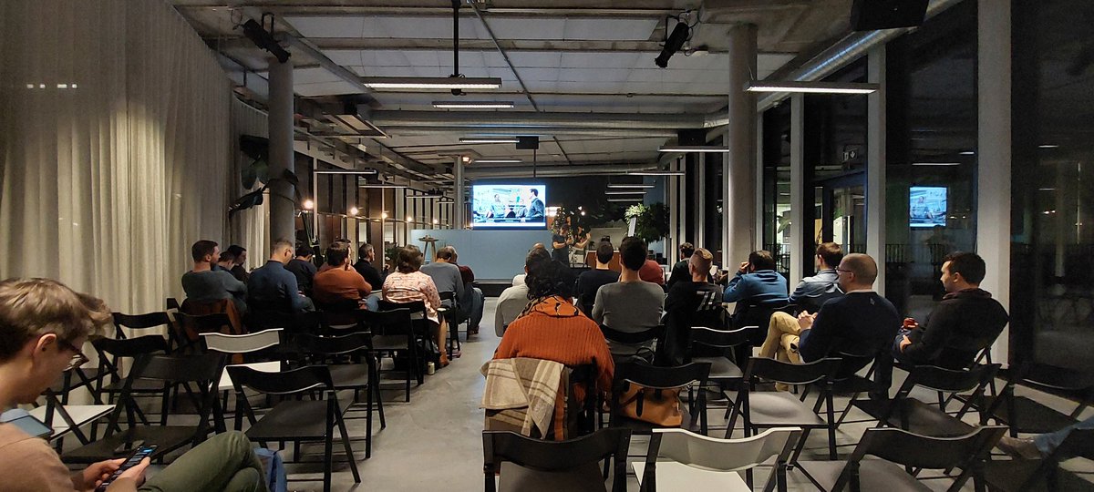 itworks's tweet photo. Leuk om @aahoogendoorn nog eens aan het werk te zien in #Gent over "Agile Beyond #Agile" bij #iLean's Agile Kitchen, gehost bij @itpocket https://t.co/7Y9Z2aSwZI