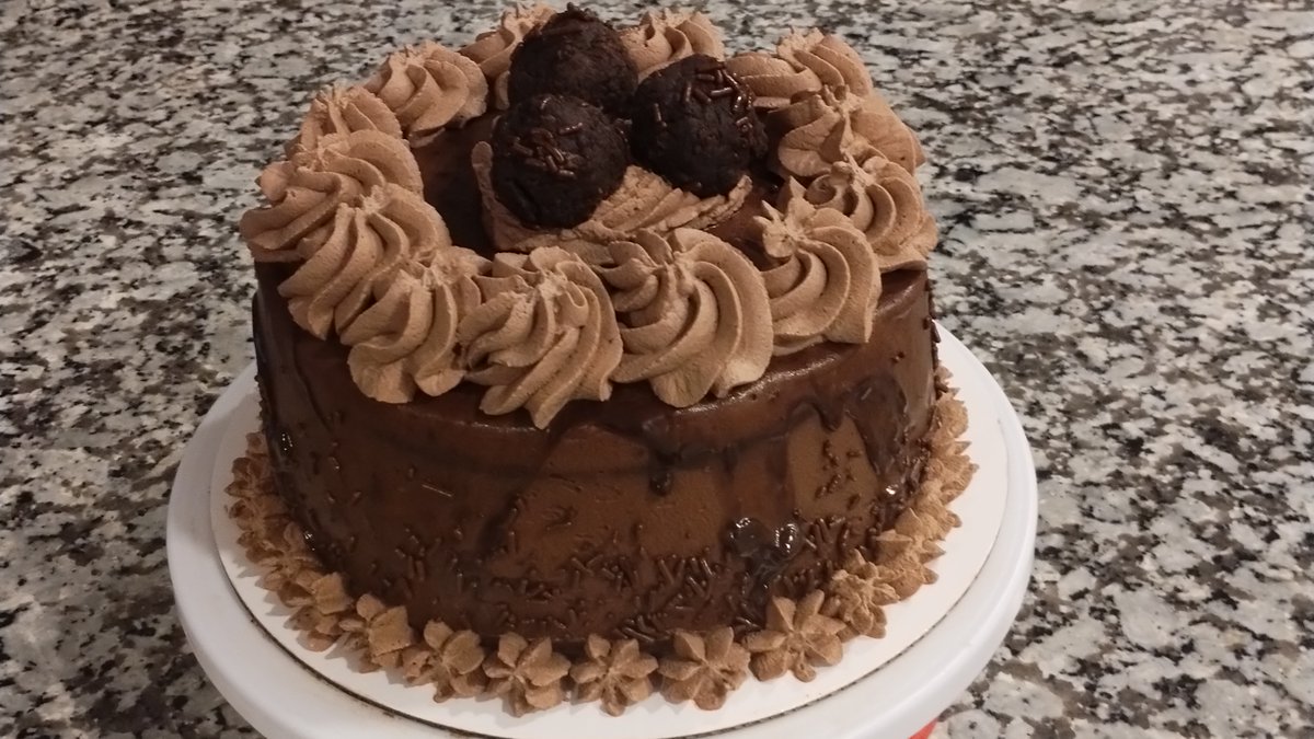 HeBakery's tweet photo. Vegan Chocolate cake https://t.co/bfoFRCknP7