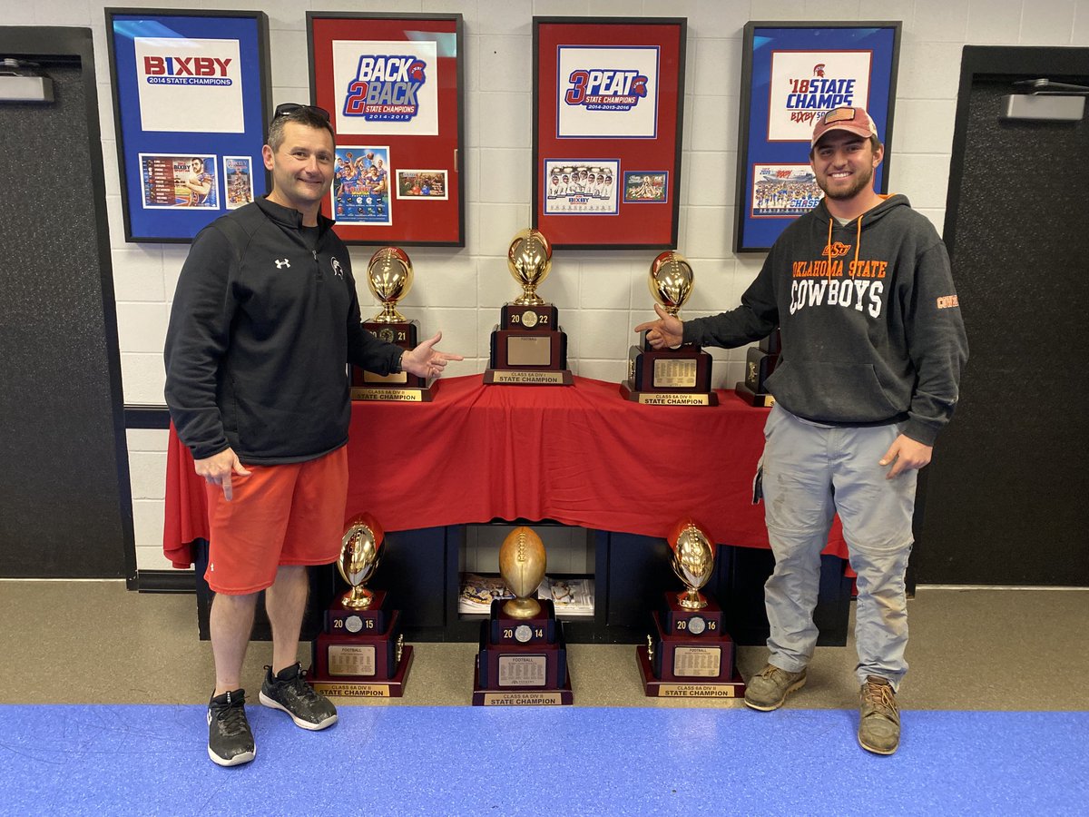 BixbySpartanFB's tweet photo. ⁦@codypaschal11⁩ thanks for stopping by to see the gold balls! We appreciate all the hard work you have put into our program! ⁦@paschallslawn⁩ https://t.co/JDNgvAmtYB