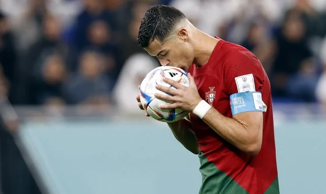 Cr7stianismo_'s tweet photo. Si Portugal está en este Mundial, es gracias a Cristiano.

Si Portugal tiene dos títulos en su palmarés, gracias a Cristiano. 

Si Portugal es potencia futbolística, es gracias a Cristiano.

Hay que tener gratitud, que antes Portugal ni clasificaba a los mundiales. https://t.co/goik9sGFnw