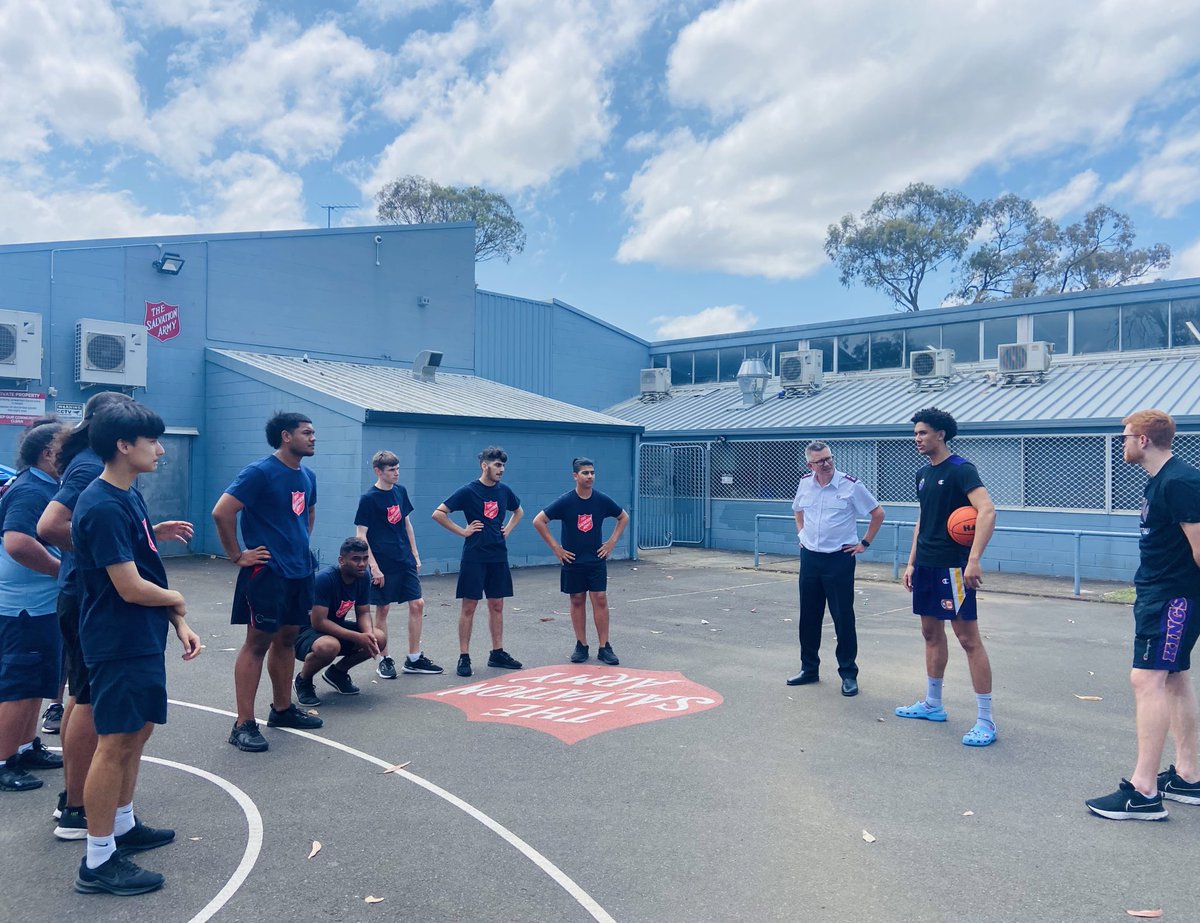MsTrey7111's tweet photo. Thanks to @salvos for inviting @JamesMeehanHS Boys Basketball team for a shoot around and greet with @SydneyKings players Angus and Jaylin and assistant coach @TheSydneyFlames Will. It’s a great time of year to give back to the community and support aspiring youths. https://t.co/gayfYZhnUS