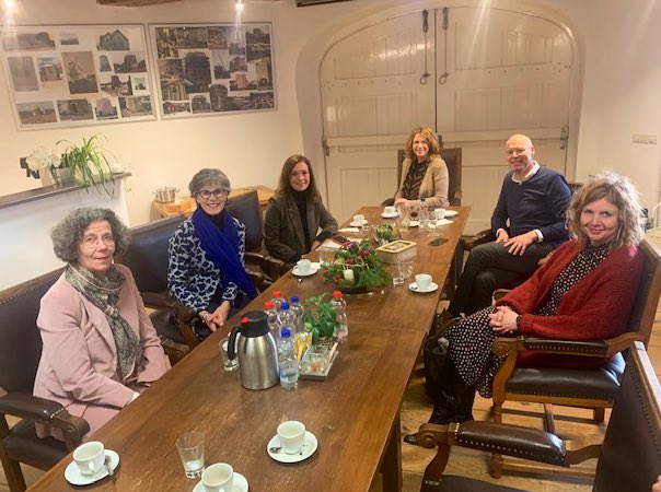 Vandaag, op uitnodiging van de Stichting “De molen van Sassenheim”, aanwezig voor een gesprek, rondleiding en vergadering in “De Molen van Speelman” Een bijzondere stellingmolen die ooit gebruikt werd als korenmolen #sassenheim <a href="/HeleenHooij/">Heleen Hooij</a> #vergaderenoplokatie