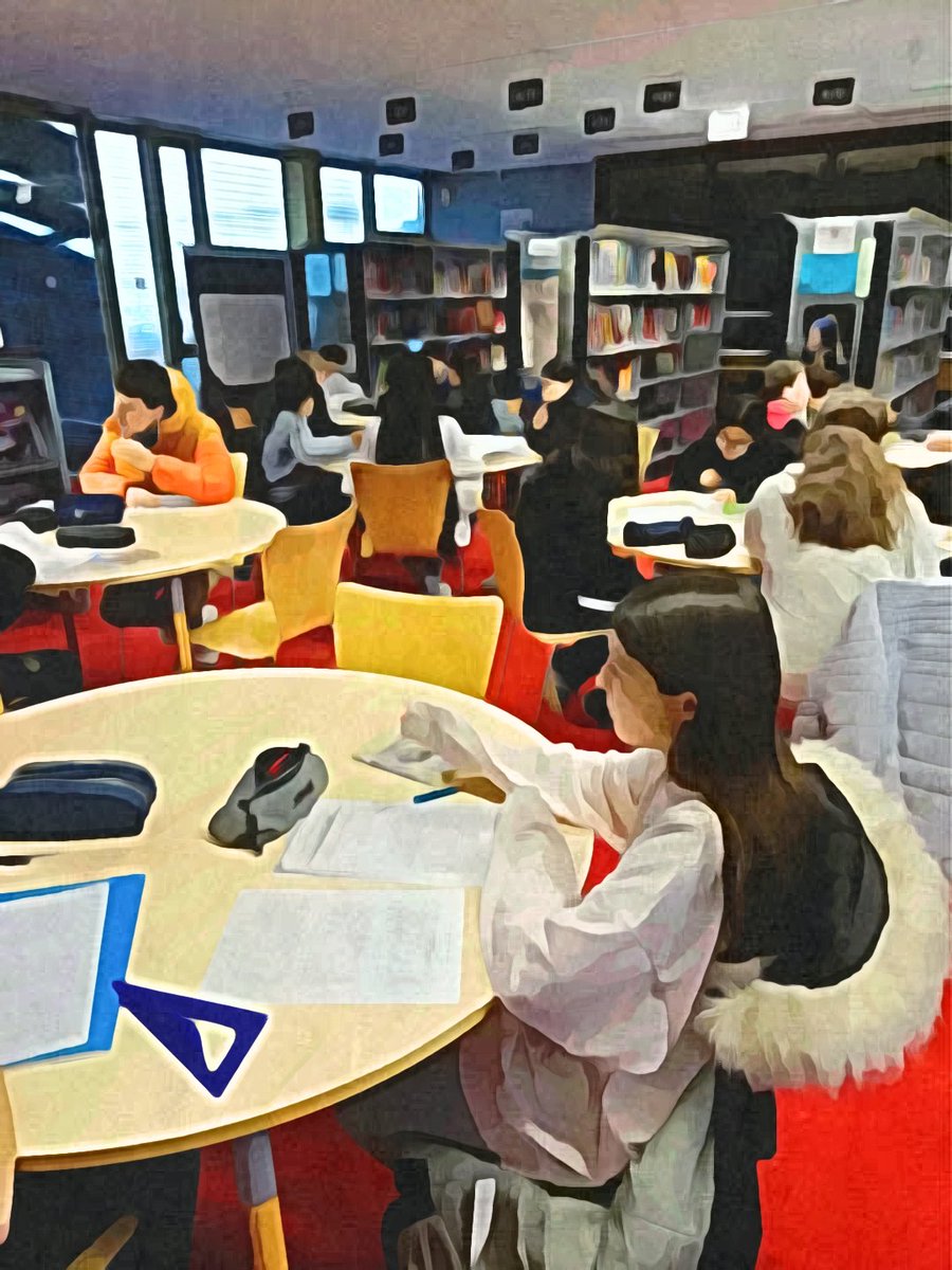 CdiClervoy's tweet photo. Aujourd'hui au CDI, les 4ème1 ont eu 3 minutes pour présenter leur roman fantastique et convaincre. Un exercice apprécié !
#cdi #profdoc #lecture #speedbooking https://t.co/6AVStqhIEt