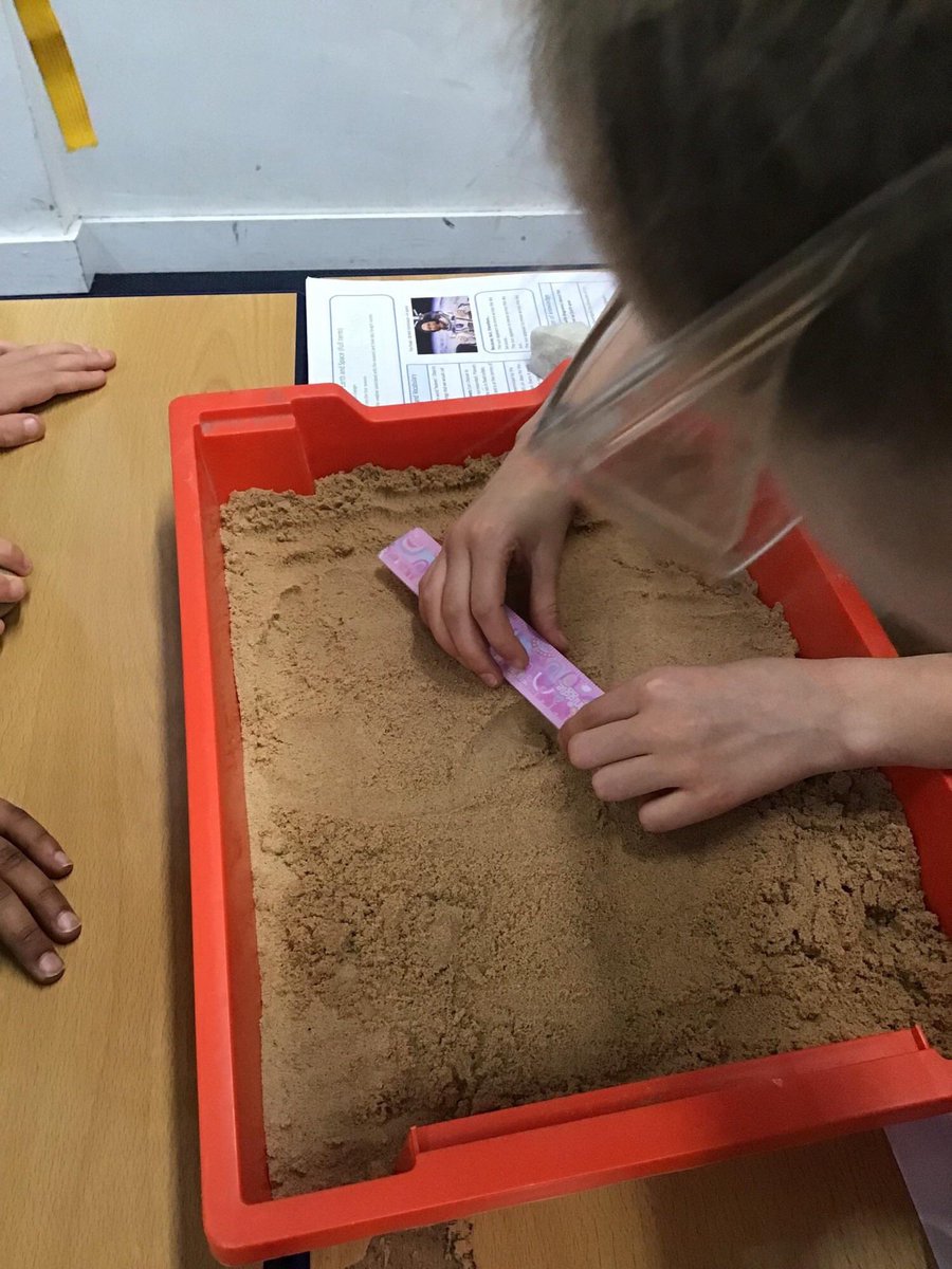 GCA_learning's tweet photo. More investigations taking place in Science this week. Year 5 were geologists investigating the formation of βcratersβ by dropping βmeteorsβ into trays of sand. #GCAscience #ACES_Creativity https://t.co/Snip24lYqK