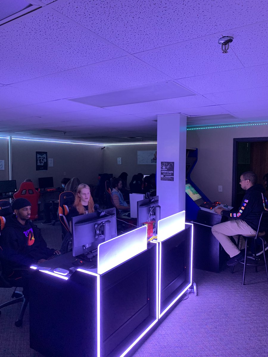 Next SUNDAY! 11/11 🎮 COME ON BY! Invite your buds, partner, co-workers. 

ALSO! If you don’t want to compete we are always looking for commentators 😁🎤

Sign up here 👉 mec.leagueos.gg/league/events/…

Or pay Cash or Card upon arrival!