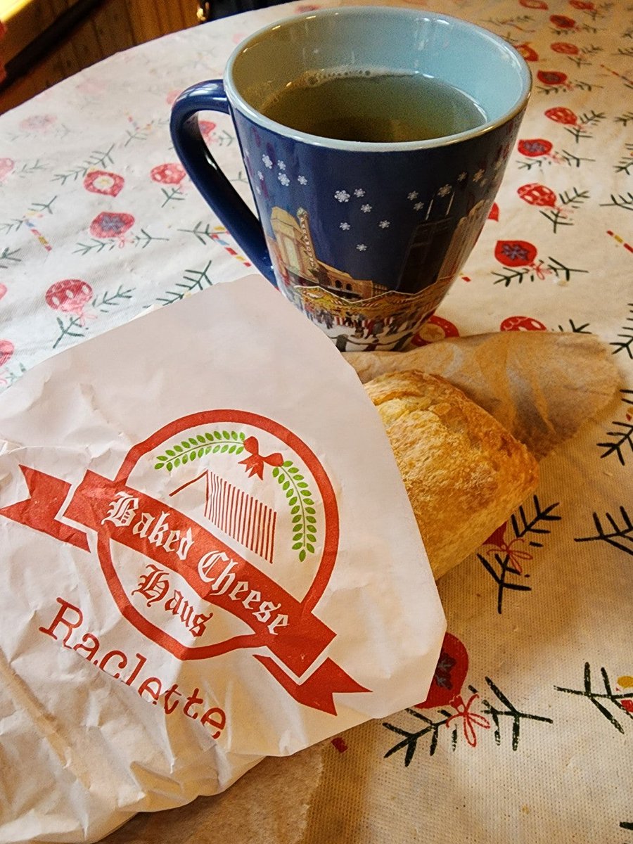 dcDesignSuite's tweet image. Happy Bday ME! Birthday tradition of Gluwein&amp;amp; new found appreciation for Raclette, even though it smells. (@ Christkindlmarket Chicago in Chicago, IL) swarmapp.com/c/frKi7tE9QpB