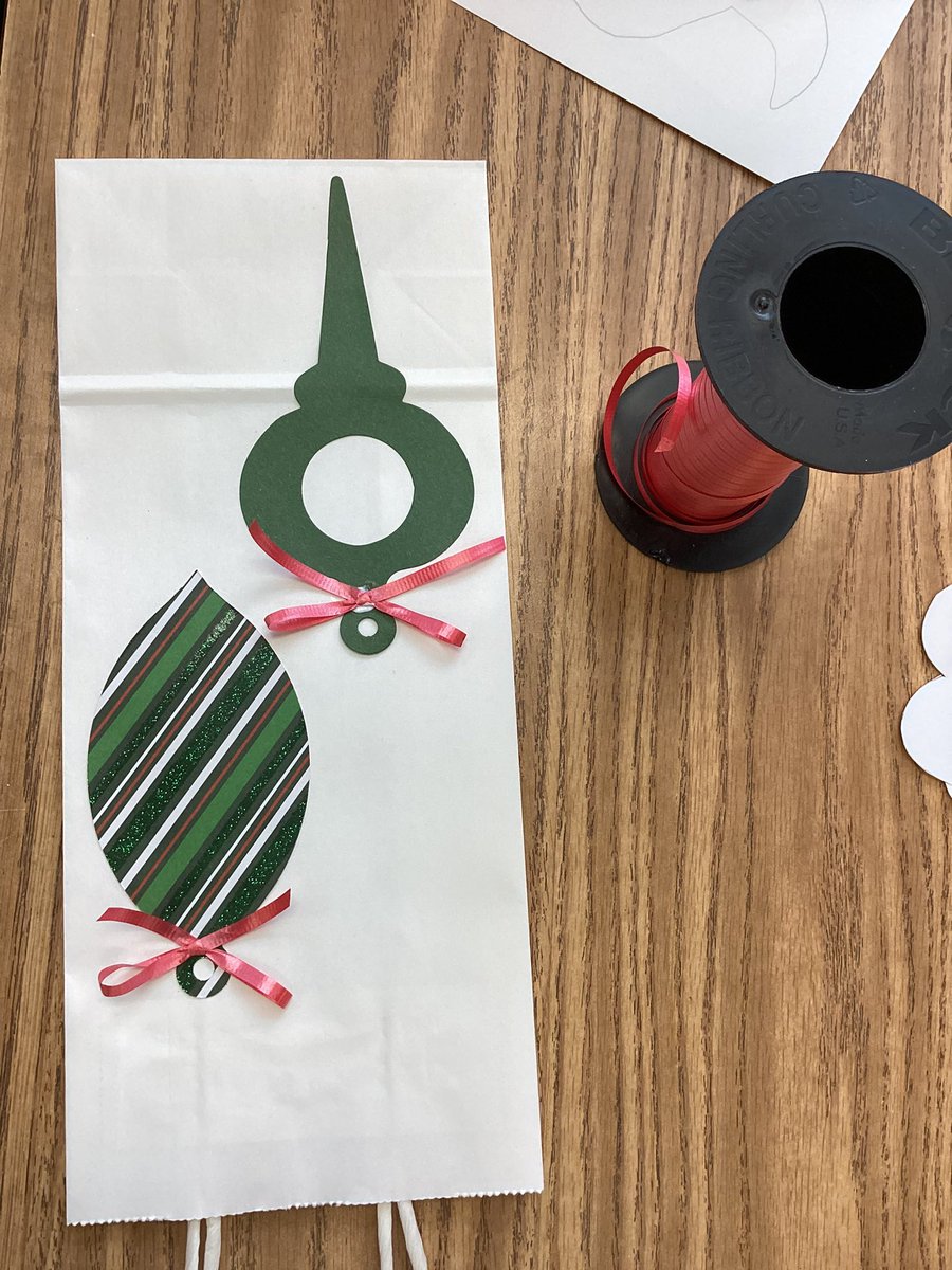 LaraELong2's tweet photo. @FCHS_WAT students with @SJVteach have designed and made holiday bags.  You can purchase them at @FallsChurchHS during school hours in room 120.  Bags are in limited supply, and cost $2-3 each.  Gift card holders are $1 for 4. @FCPS_CTS @ATS_FCPS https://t.co/hNDVibPLuj