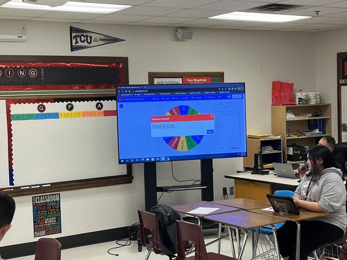 MBrittman1913's tweet photo. This is AVID! 7th grade AVID Excel students presenting their 3 pet peeves in front of their peers. They made a test video preview 1st. Great job Coach Neuman!! @SendMawesome @Austin_Broncos @dpvils #VILSDemo https://t.co/vnyCNPdh9u