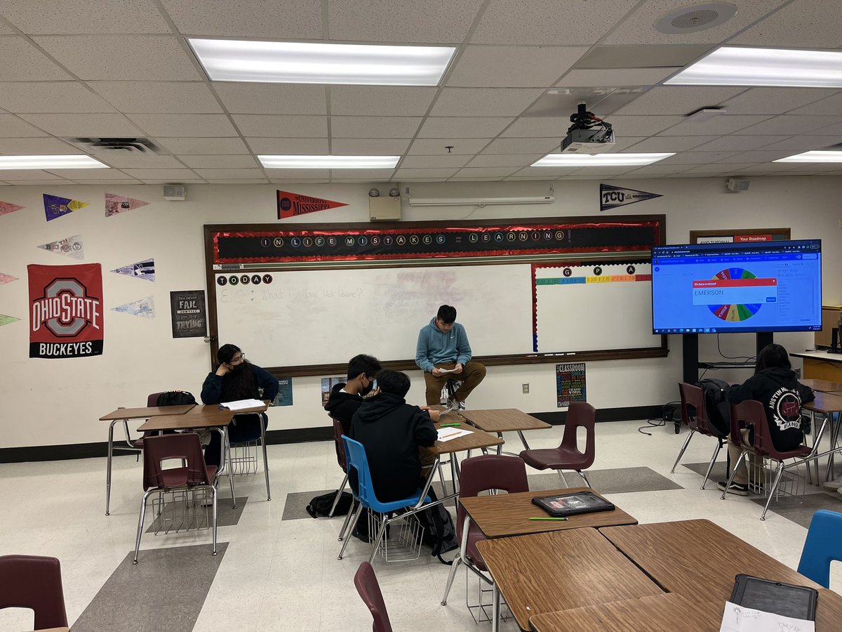 MBrittman1913's tweet photo. This is AVID! 7th grade AVID Excel students presenting their 3 pet peeves in front of their peers. They made a test video preview 1st. Great job Coach Neuman!! @SendMawesome @Austin_Broncos @dpvils #VILSDemo https://t.co/vnyCNPdh9u