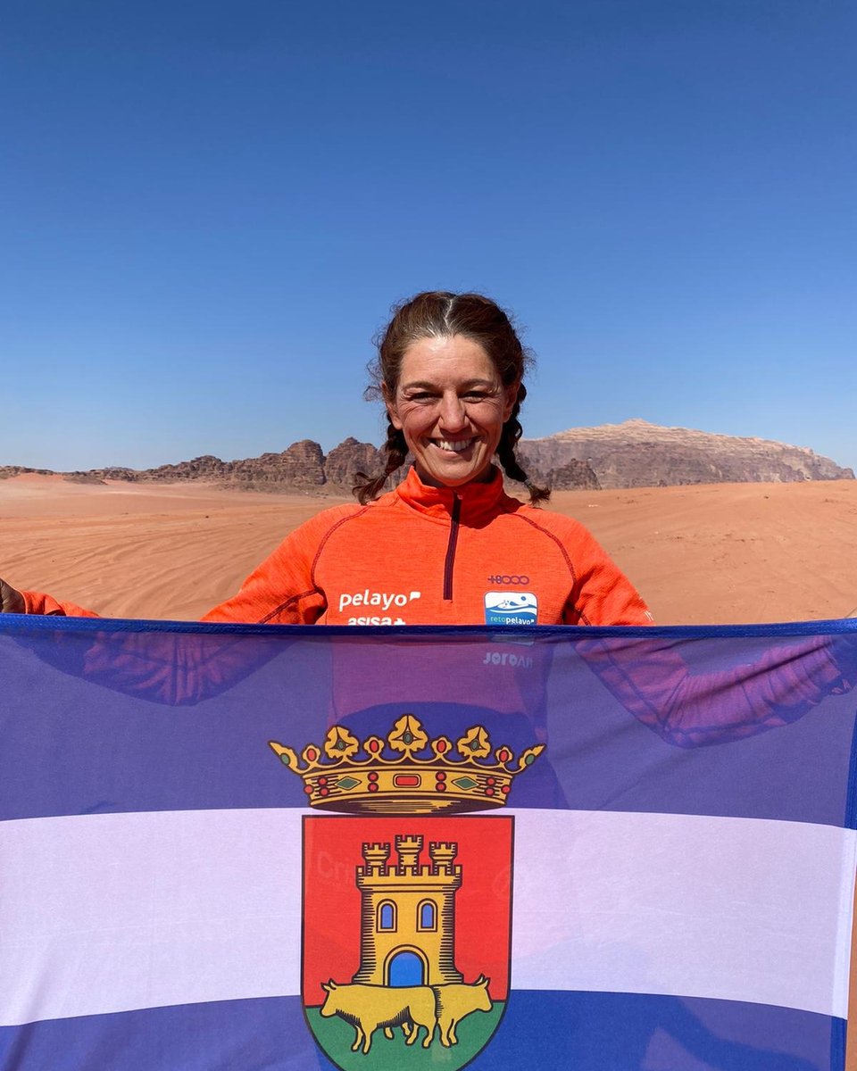 ¡¡Hoy hace 1 mes que volvimos de este sueño!!💫💫💫.
Representando a mi ciudad "Talavera de la Reina" en la arena del impresionante desierto de Wadi Rum, Jordania🐫🐫❤💙🧡💚💛