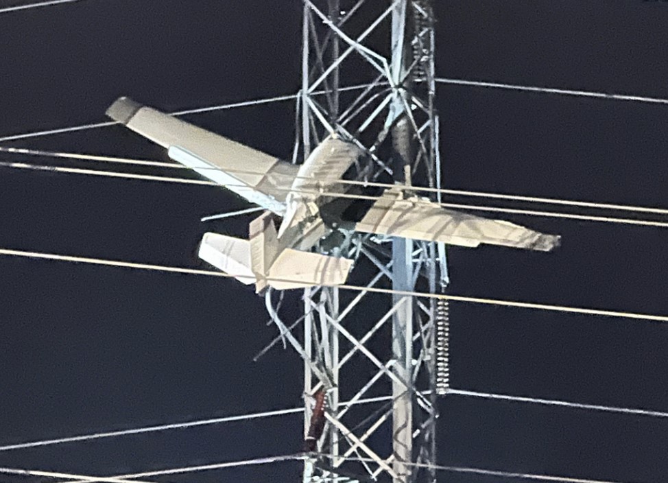 pzm_app's tweet image. Use PZM&apos;s new phone app to identify and instantly prioritize broken crossarm braces, loose hardware, floating insulators, crashed airplanes, and other outage risks.