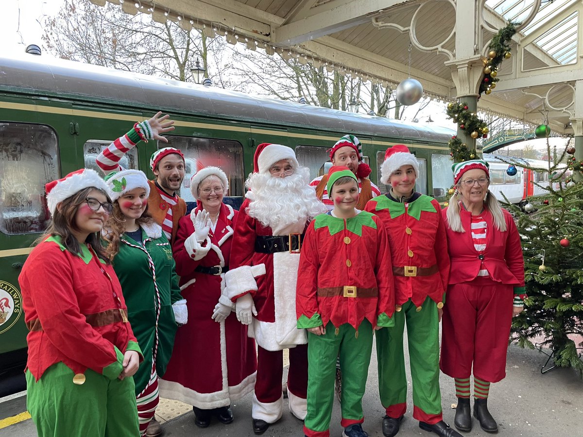 WeardaleRailway's tweet photo. Our elves were very busy this weekend assisting Santa #christmas2022 #volunteer #Christmas #Santahope #Weardale @RailwayTrust @aucklandproject @Bishop_Trains @jackdrumuk https://t.co/MxI2SnTiJM