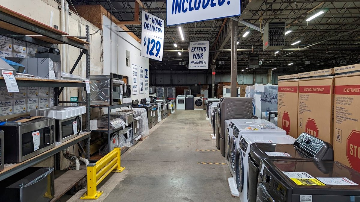 📢 Big George’s Warehouse Clearance Center…Now Open! 📍 410 Jackson Plaza, Ann Arbor

Stop by for 🤯 40% off regular pricing on closeouts, floor models, scratch-n-dent &amp; opened box appliances with full manufacturer’s warranty included!

big-georges.com/outlet/?store=…