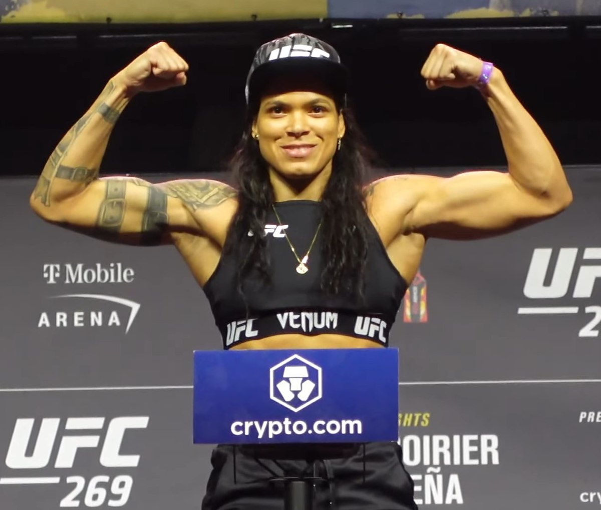 amyleigh6916's tweet photo. @bisping @Amanda_Leoa https://t.co/WgD3f0eC2H