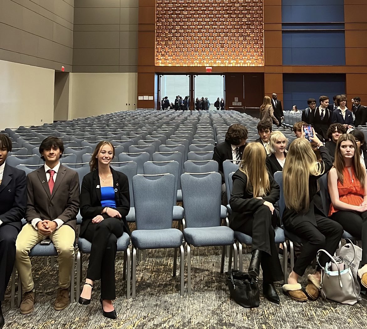 HSHSDECA's tweet image. Awards start at 2:30! 
- Enter through ballroom C doors
- Go to the very front
- HSHS in the first 3 rows!