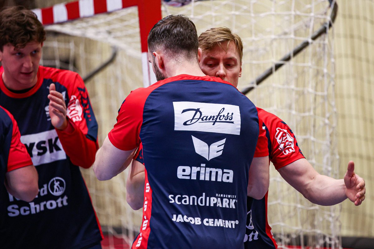 SGFleHa's tweet photo. Power ⚡️
________
#TMBSGF
#MoinMoinEurope
#OhneGrenzen https://t.co/mXsyuSarje