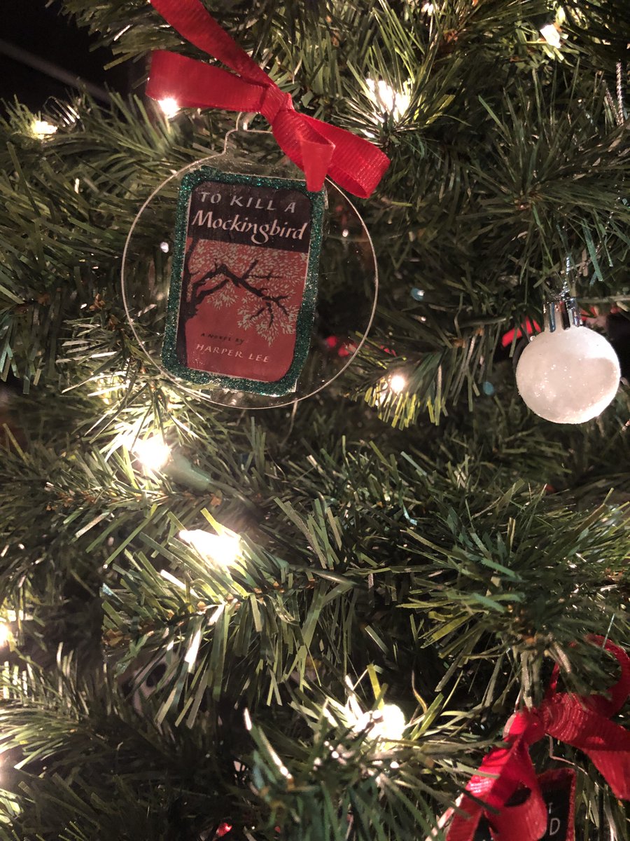 The MRSPL Foundation's "Banned Books" holiday tree was awarded the voter's choice award "best theme" at the VPIS Holiday Tree Fest this weekend!

Thanks so much to our volunteers for creating an outstanding tree, and to the community for your bids and your votes!
