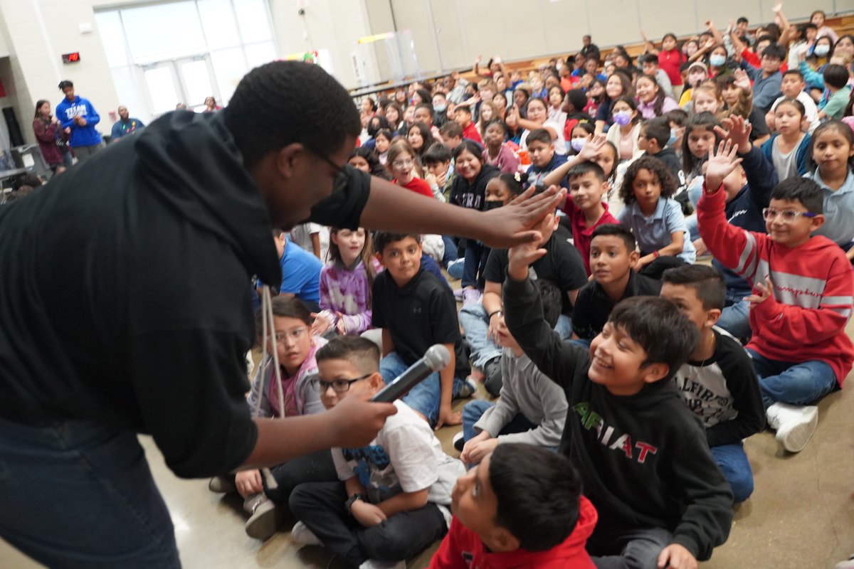 MNTHSChoir tweet media