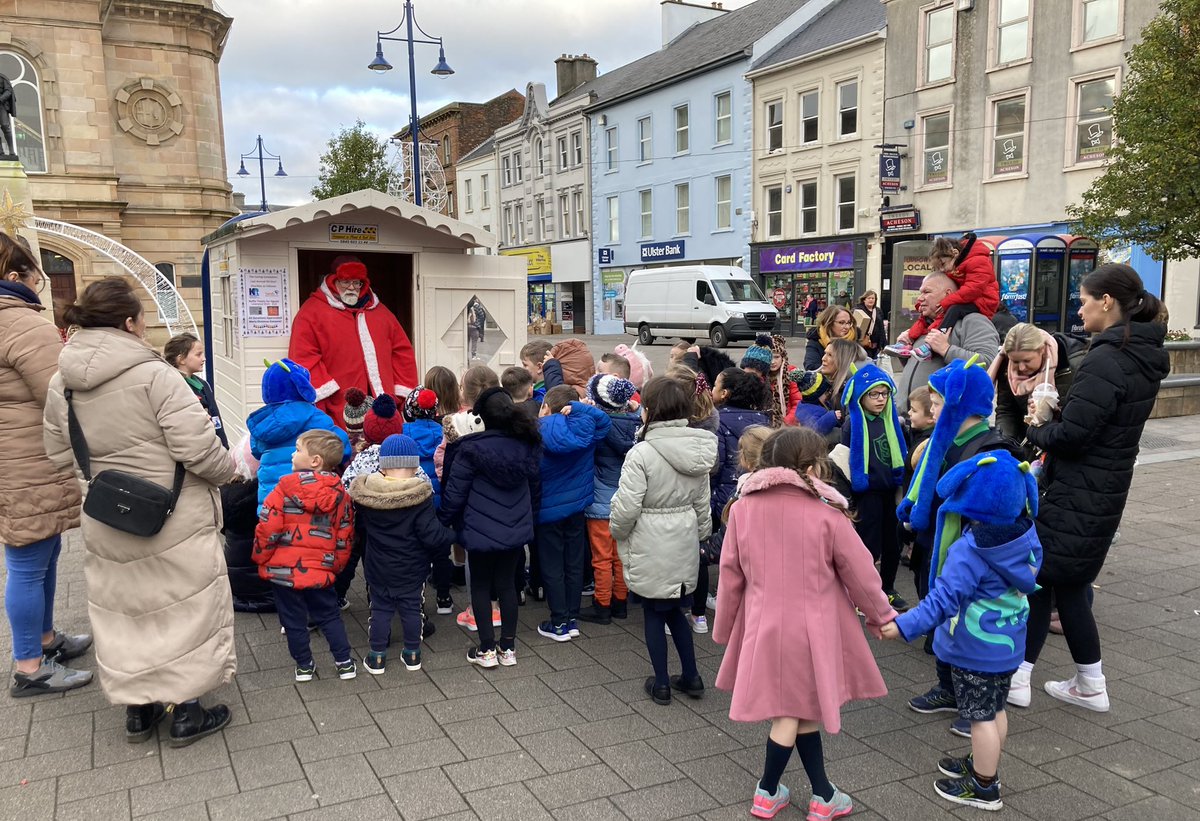 denis_mcneill's tweet photo. Children from #StMalachysColeraine in town this morning. “There’s Santa,” they exclaimed! 🎄⛄️ @SANDSNI @NIKRFcharity #caringcaretaker #charitysitout #DavidBoyle https://t.co/tMyU7vdbiO
