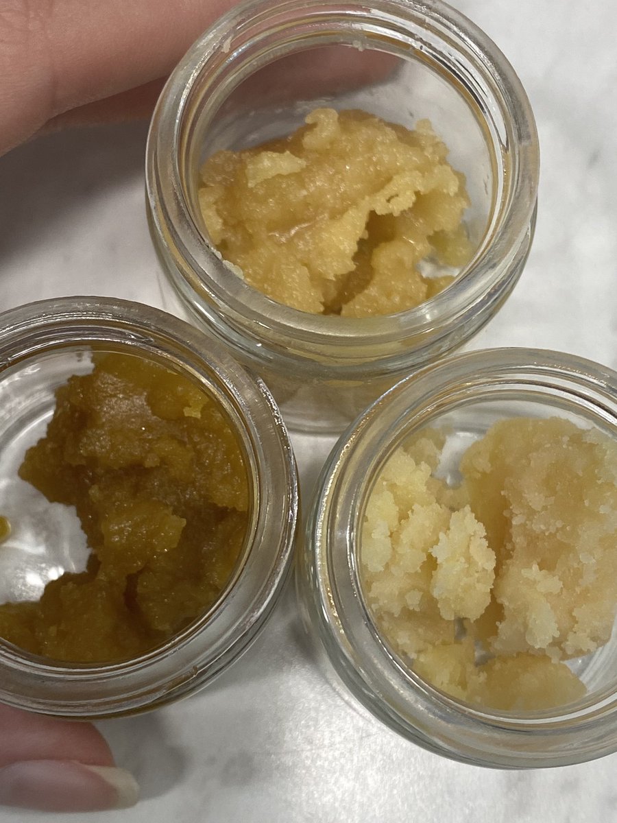 therefinerymi's tweet photo. 10g/$100 baller jars…they’re about to be available for sale in 30 minutes! Here comes Superboof (right), WiFi (top), &amp; White Widow (left)!! They smell 🔥🔥🔥#twittersecrets #ballerjars #liveresin https://t.co/ja8m3sMut6