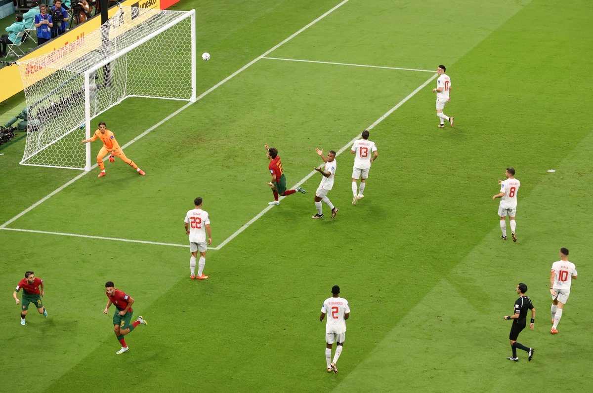fifaworldcup_ar's tweet photo. يان سومر حارس مميز

لكن تسديدة راموس كانت صاروخية في زاوية مستحيلة 🤯🇵🇹

#كأس_العالم_FIFA | #قطر2022 https://t.co/yQgCWY103V