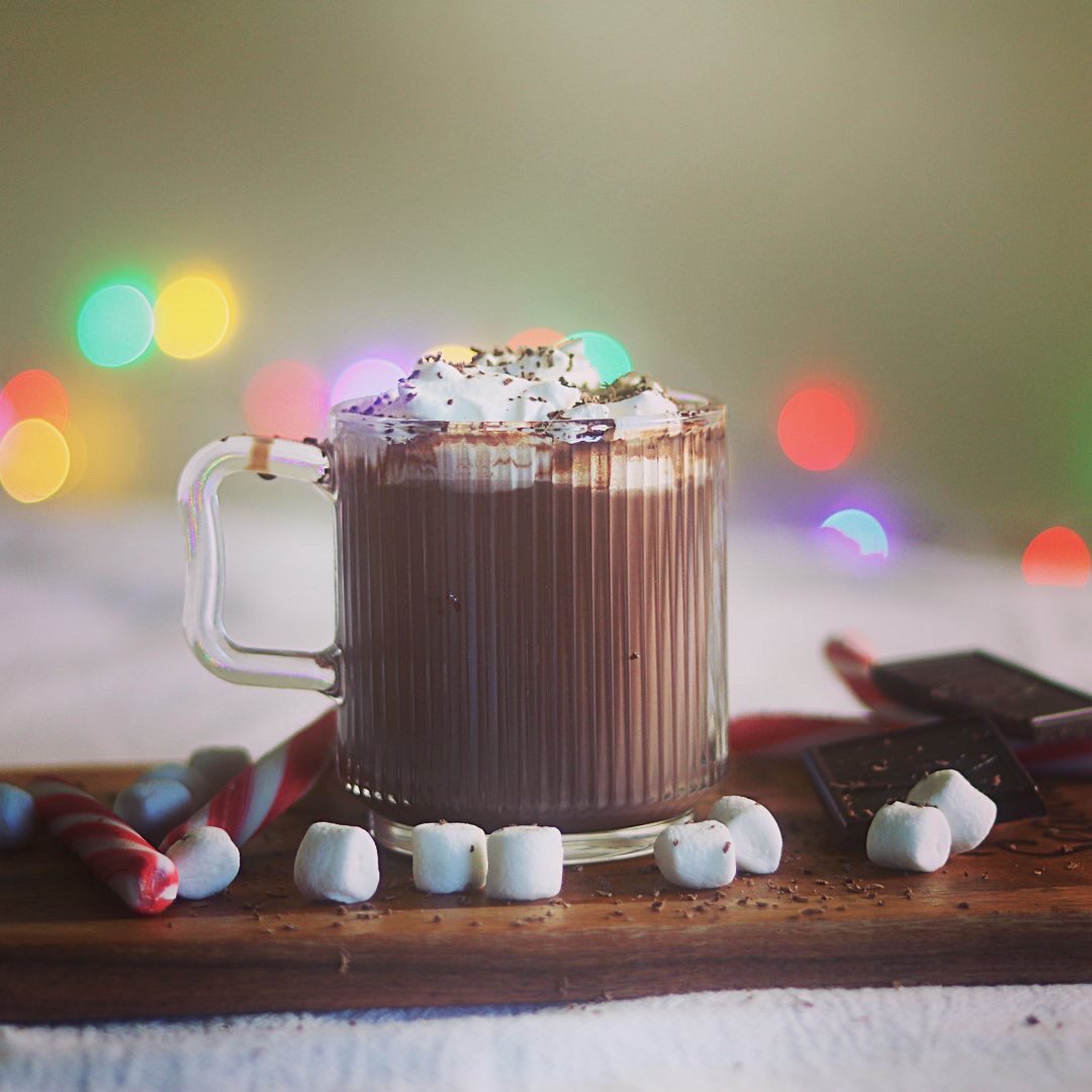LoveBakes2020's tweet photo. Rich &amp; Creamy Hot Chocolate 🍫 Recipe! New Video Up Now! Link in Profile!🤗❤️💕🍫🎄
#bakingwithcharlayne 
#hotchocolate 
#italianhotchocolate 
#chocolate 
#ghirardellichocolate 
#ghirardelli 
#holidaydrinks 
#easyrecipes 
#simplerecipes 
#christmasdrinks https://t.co/14a5lYliBE