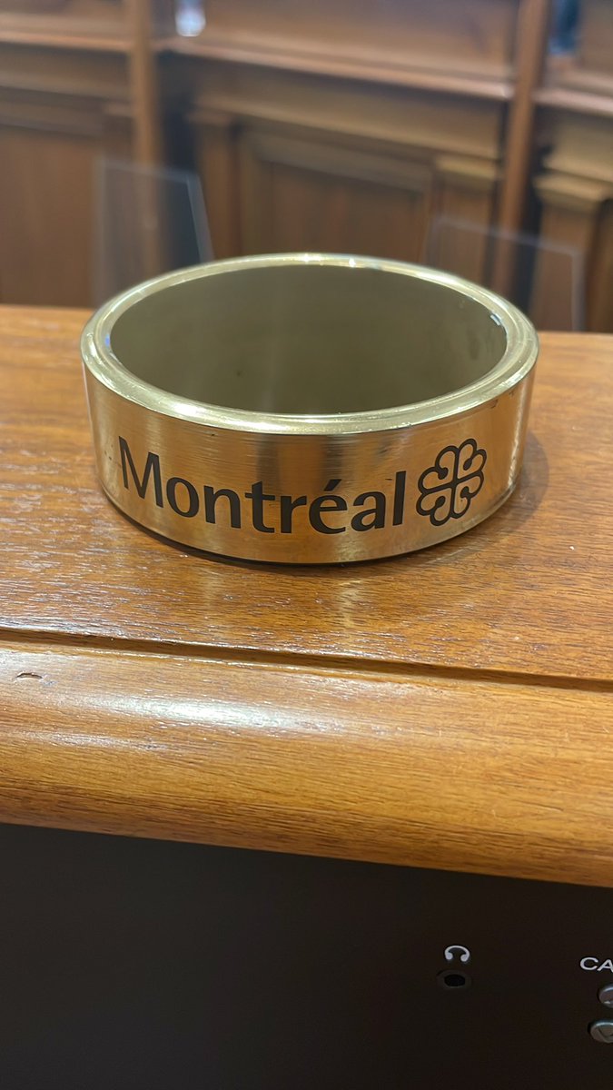 Une séance extrêmement pénible de la Commission des finances qui présentait auj le budget du <a href="/SPVM/">Police Montréal</a>. Les journalistes et élus non membres de la commission ne peuvent pas questionner la direction du SPVM ( le plus gros poste budgétaire <a href="/MTL_Ville/">Ville de Montréal</a>) #manquedetransparence! #polmtl