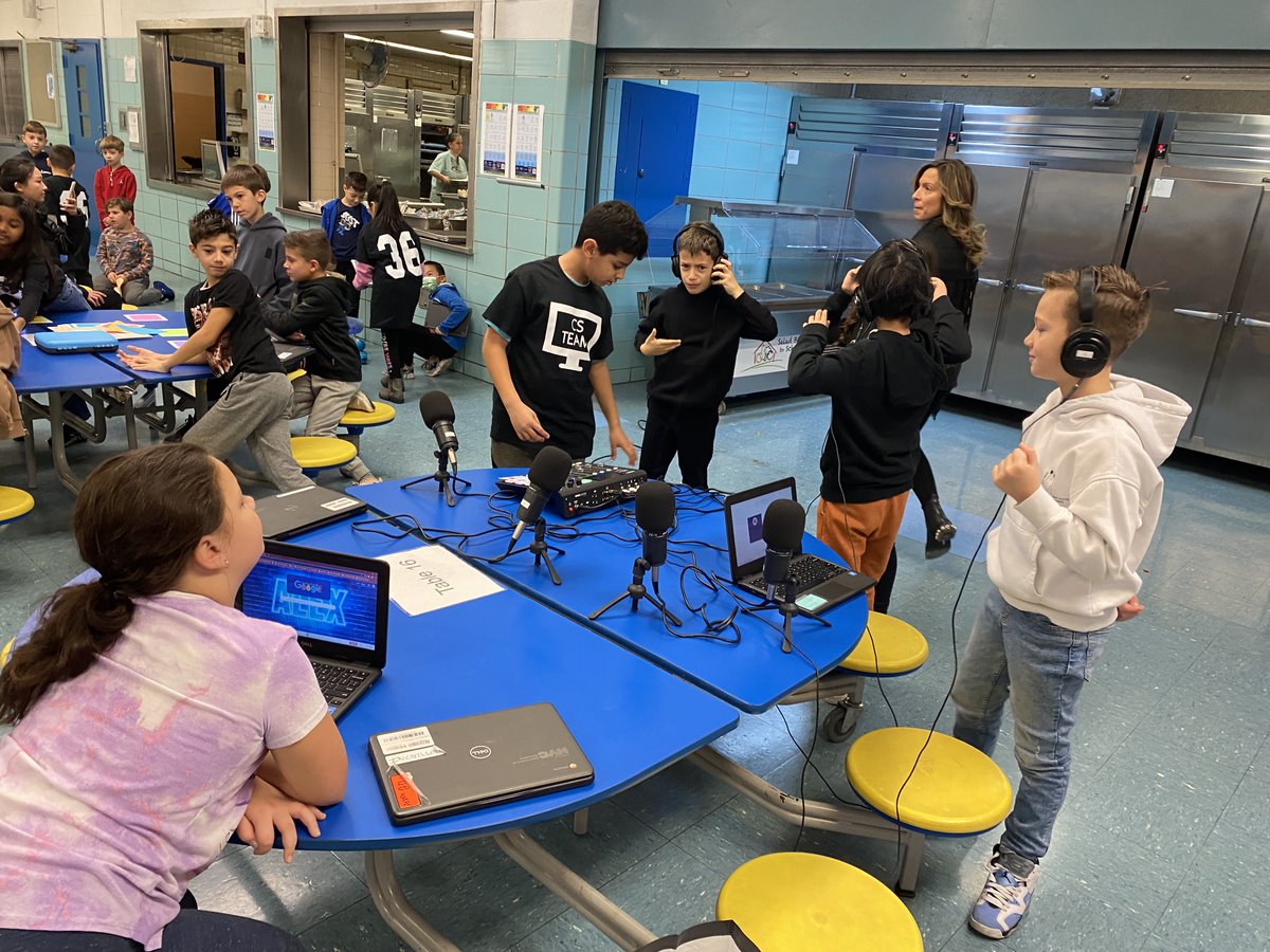 barbarino_laura's tweet image. Day 2 #CSEdWeek2022  at PS 36 Grade 3 students tackled Mine craft puzzle filled mansion, Sphero indi, Dash and Rodcaster Pro Podcast. CS Team directed and supported younger students.@ValerieBrock24 @seanmarnold @kjel76 @GoogleForEdu @ps36dragons @DrMarionWilson