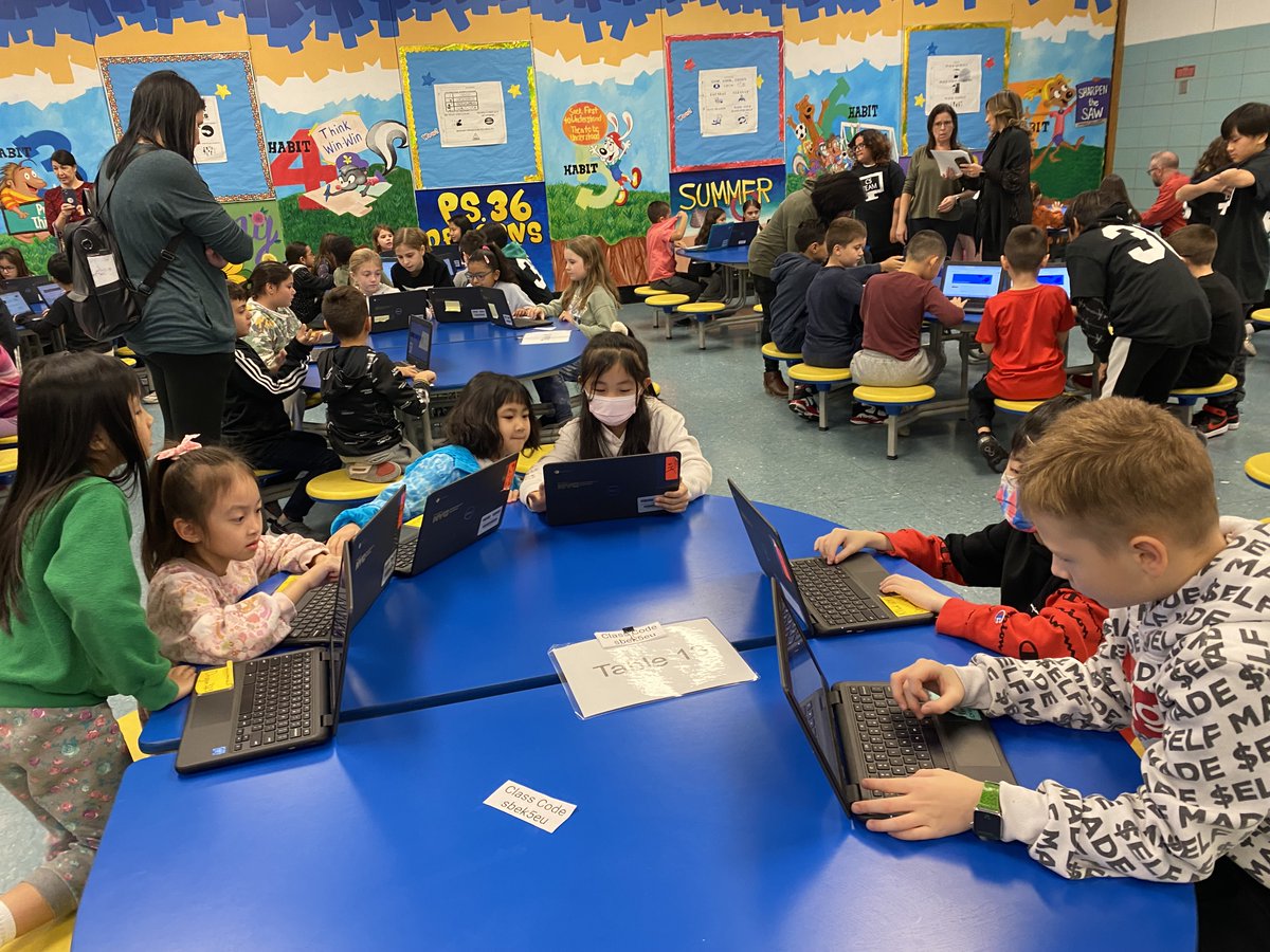 barbarino_laura's tweet image. Day 2 #CSEdWeek2022  at PS 36 Grade 3 students tackled Mine craft puzzle filled mansion, Sphero indi, Dash and Rodcaster Pro Podcast. CS Team directed and supported younger students.@ValerieBrock24 @seanmarnold @kjel76 @GoogleForEdu @ps36dragons @DrMarionWilson