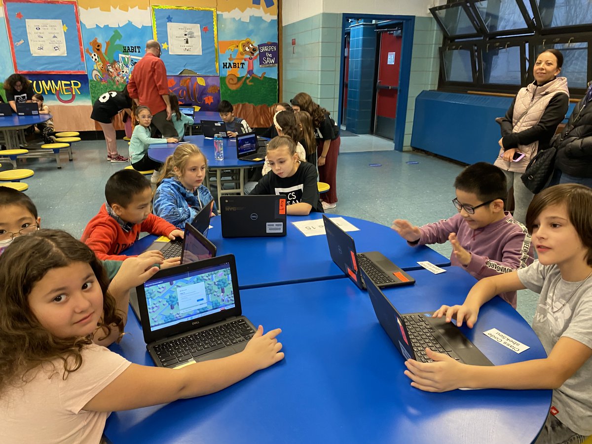 barbarino_laura's tweet image. Day 2 #CSEdWeek2022  at PS 36 Grade 3 students tackled Mine craft puzzle filled mansion, Sphero indi, Dash and Rodcaster Pro Podcast. CS Team directed and supported younger students.@ValerieBrock24 @seanmarnold @kjel76 @GoogleForEdu @ps36dragons @DrMarionWilson