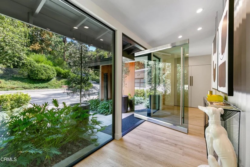 dilbeckre's tweet photo. This home is adjacent to the 18th hole and arare opportunity to acquire a one-of-a kind property that sits on a 24,330 square foot lot
.
🏠 1240 Chateau Road, Pasadena, CA
🛌 4 bedroom
🛁 4 bathroom
Listed at $4,289,000
.
Represented by Henry Suarez - BRE#00991211 https://t.co/gich9cDF4i