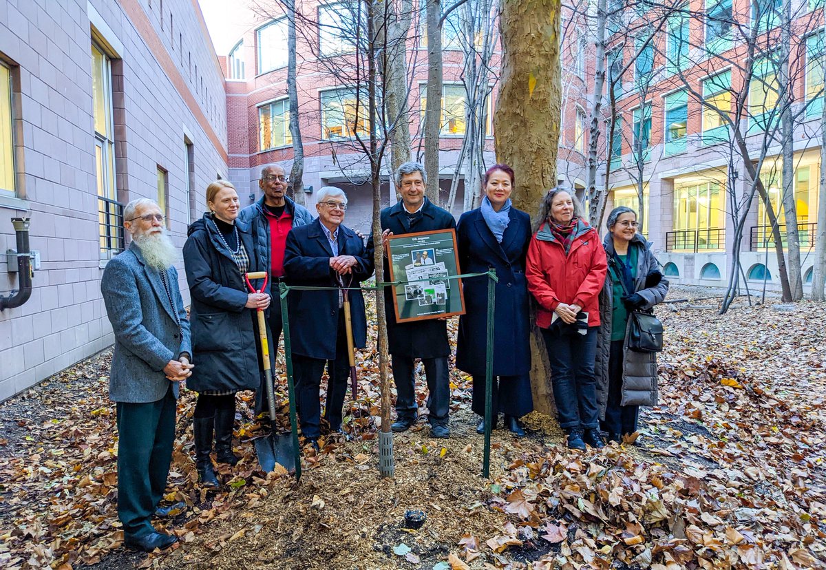 The Daniels Faculty community gathered at the Earth Sciences Centre on November 24 to celebrate past and present forestry achievements with a tree planting and additions to Forestry’s commemorative Woodwall. Read more: bit.ly/3FtwMV8 #uoft #forestry