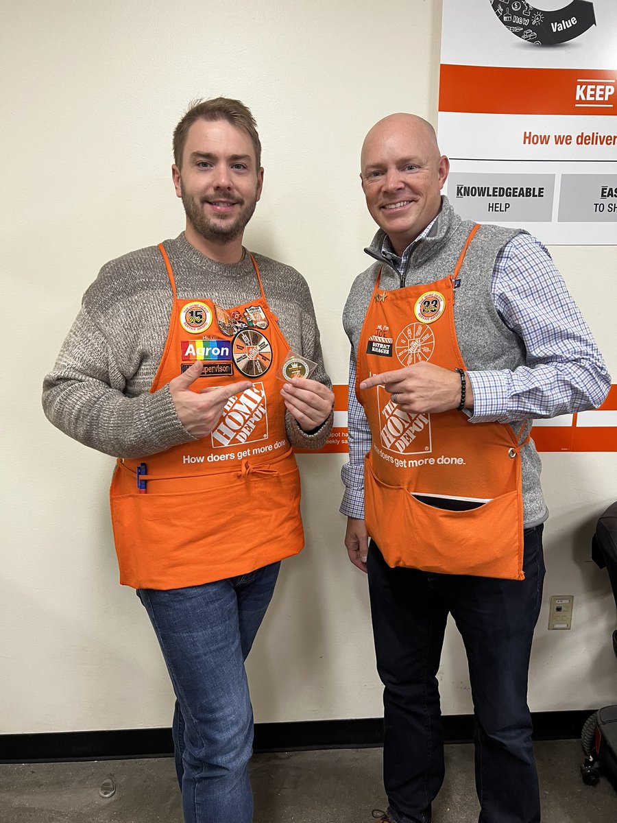 <a href="/HanzlikJoe/">Joe Hanzlik</a> handing out a D184 Values Coin to ASDS Aaron during today’s DDW! Great day with a great team!! <a href="/dhrm184/">@Toni_dhrm184</a> <a href="/KarrisSaline/">Karrie Saline</a>