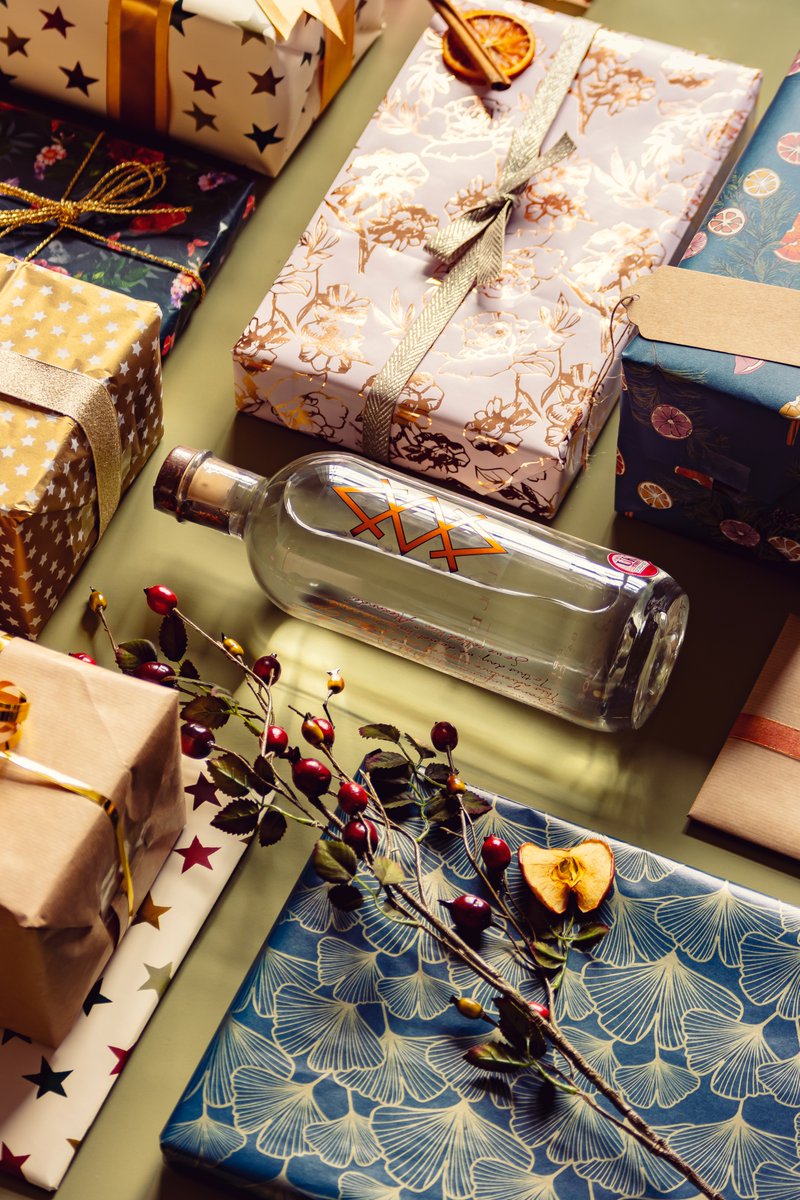 Discover, purchase &amp; enjoy Alexander's Gin from The Gin Cooperative for #Christmas

FREE DELIVERY until 15th of Dec. Simply use coupon code CHRISTMAS at checkout - thegincooperative.com/shop/?coupon-c…

#ScottishGin #DiscoverScottishGin #Gin #GinAndTonic #GinForChristmas #ChristmasGifts