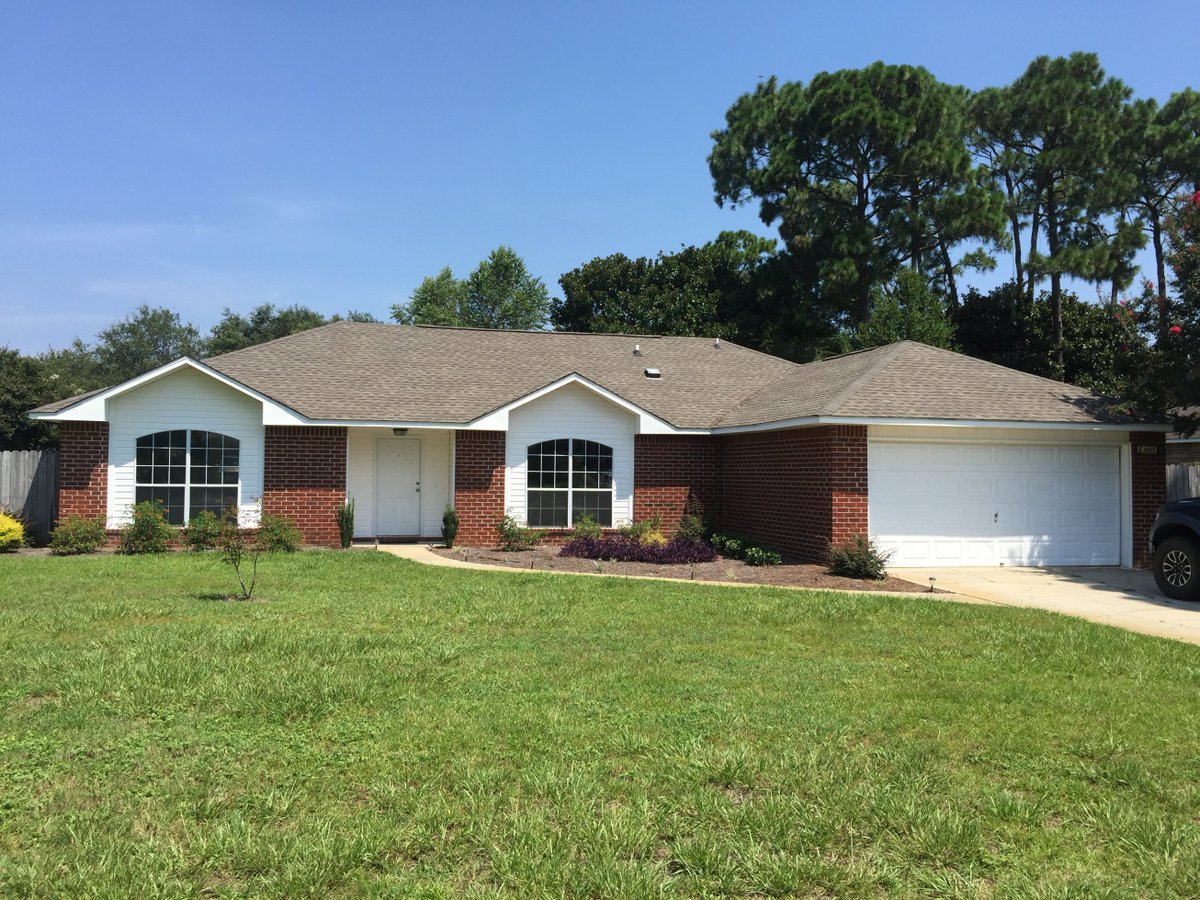 AllCountyEC's tweet photo. Great location in Bluewater Bay, 3BD 2BA home. Walk in to an open living area with cathedral ceilings, plant ledges, and a nice cozy wood burning fireplace. Two additional bedrooms are spacious with nice closet space and separated with a full bath.
https://t.co/G9C3V7ptc4 https://t.co/UO7Li4i9ij