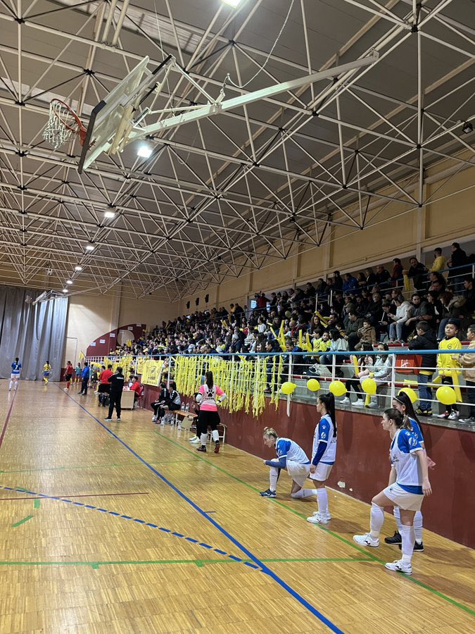 borjasanchez13's tweet photo. No ha podido ser, muchas gracias a las más de 400 personas que han acudido al pabellón, solo deciros que nuestra liga es el sábado..os esperamos en el Santiago Cañizares a las 19:30… @CDSalesianosPto https://t.co/BStkgUYIyJ