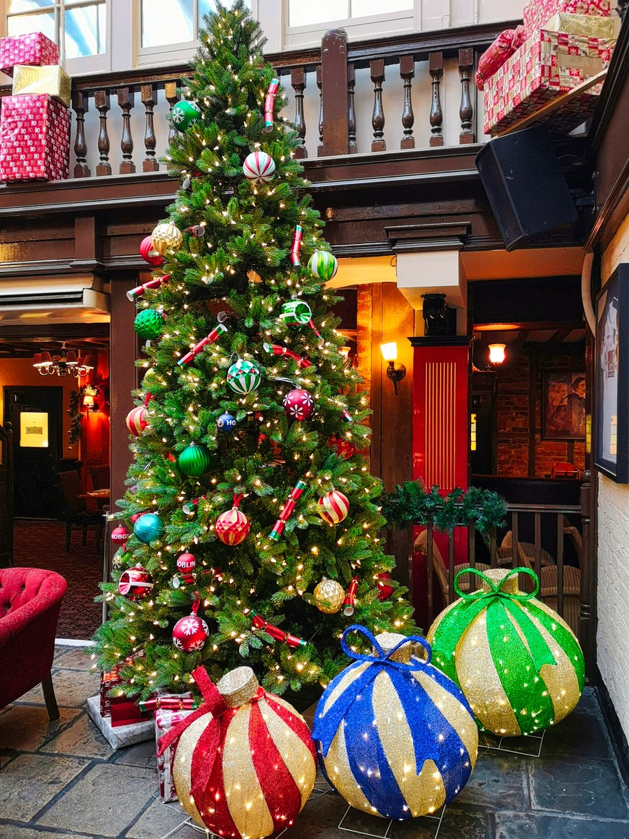 Christmas tree in the pub. 
#christmasdecor #xmasiscoming #xmasphoto #beautifuldecor #englishpub #nice #festive #travelphotography #christmastree #xmasmemories #festivetime