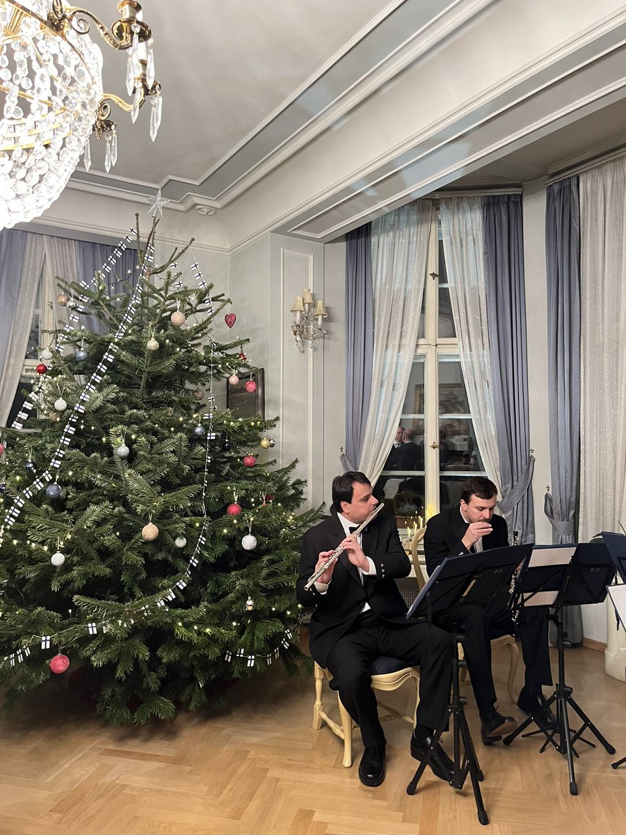 Hyvä itsenäisyyspäivää Suomi! Thank you <a href="/Tuominpa/">Pasi Tuominen</a> for the invitation 🇫🇮
#FinnishIndependenceDay <a href="/FinEmbPra/">Finland in Prague</a>