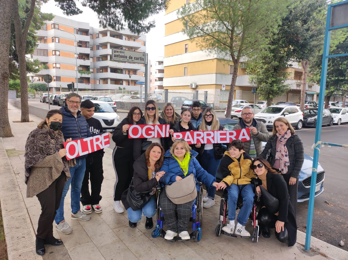 LisideTaranto's tweet photo. #GiornataInternazionaleDeiDirittiDellePersoneConDisabilità
Riflettere sull'importanza dell'abbattimento delle barriere architettoniche:  attività degli studenti e dei docenti delle #1AG e #2AG nei pressi dell’Istituto. @ComuneTaranto @RegionePuglia @MIsocialTW @G_Valditara https://t.co/rGdfsbO24m